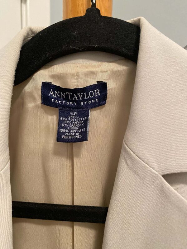 Ann Taylor Blazer | Size 6P - Image 3