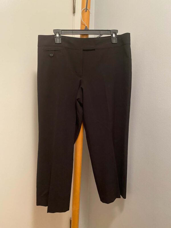 White House Black Market 12 R Black Capri Pants