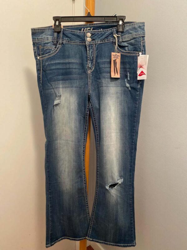 Wallflower Boot Cut Jeans Size 17 S